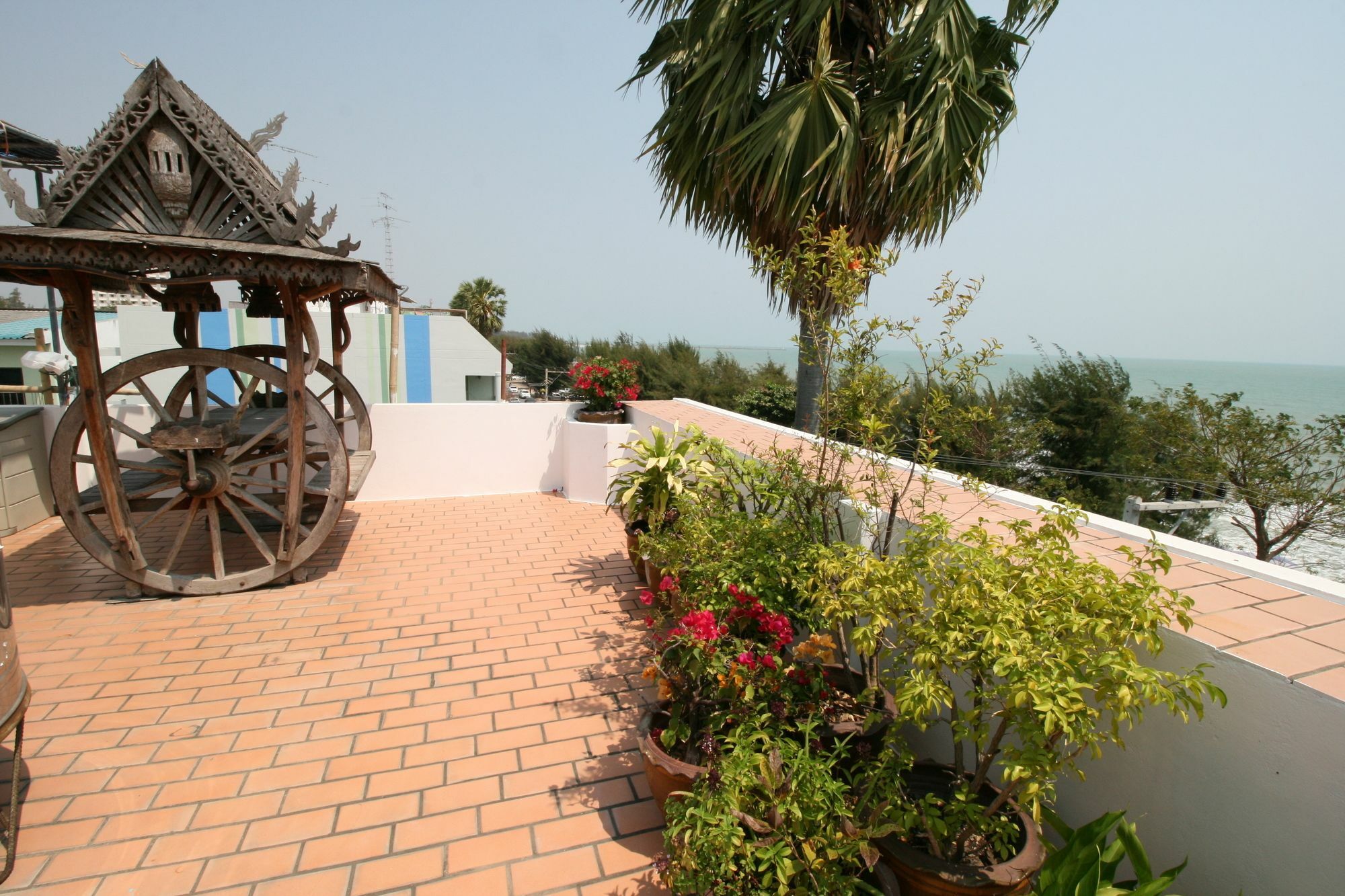 Beachfront Hotel Cha Am Cha-am Exterior foto